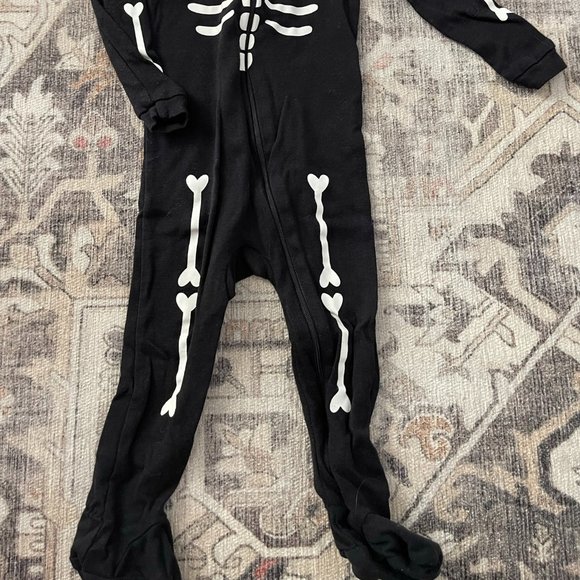 Joe Fresh Fleece Footie PJs - Picture 2 of 3